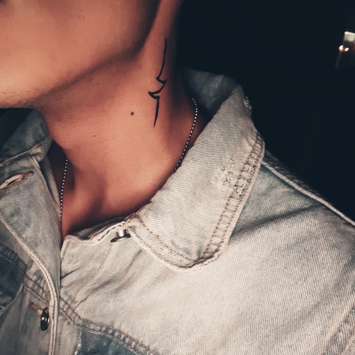 Pin by Naty Yamamoto on tattoo | Collar tattoo, Back of neck tattoo, Girl neck  tattoos