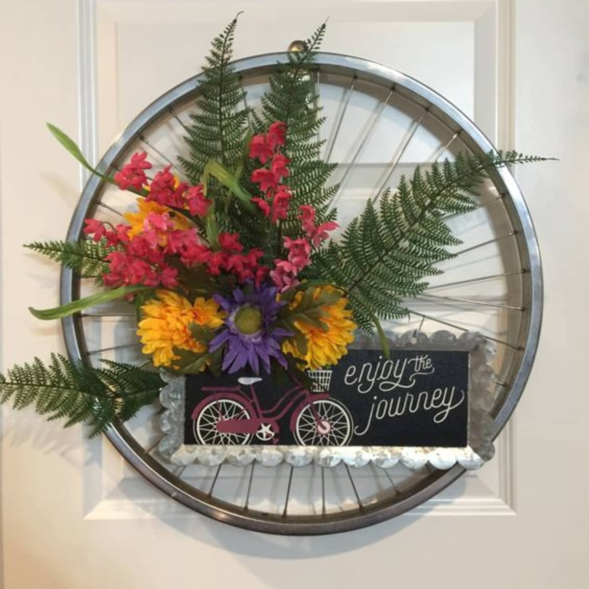 40+ Bicycle Wheel Wreath Ideas That Look Absolutely Stunning - FeltMagnet