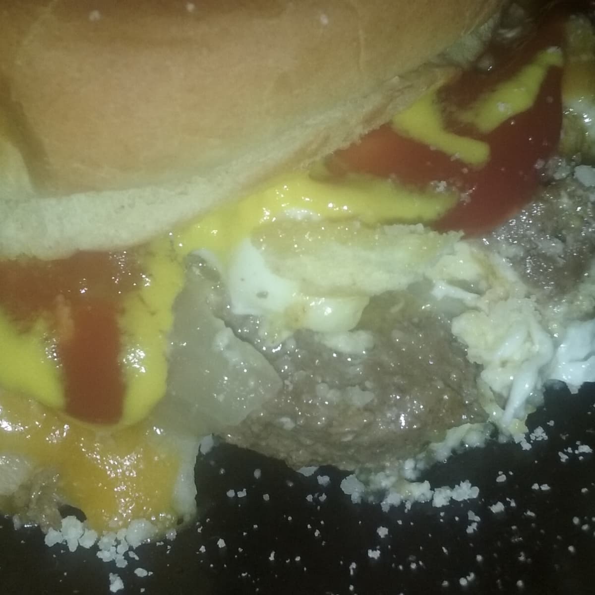https://images.saymedia-content.com/.image/ar_1:1%2Cc_fill%2Ccs_srgb%2Cfl_progressive%2Cq_auto:eco%2Cw_1200/MTg4NDY2OTgxMjk1Njk1NDc2/quick-easy-recipe-for-delicious-bubba-burgers-with-fried-egg-onions-cheese.jpg