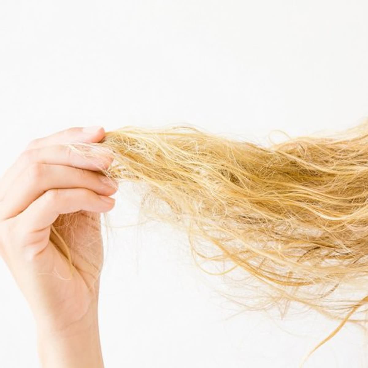 How to Take Care of Dry, Frizzy Hair - Bellatory