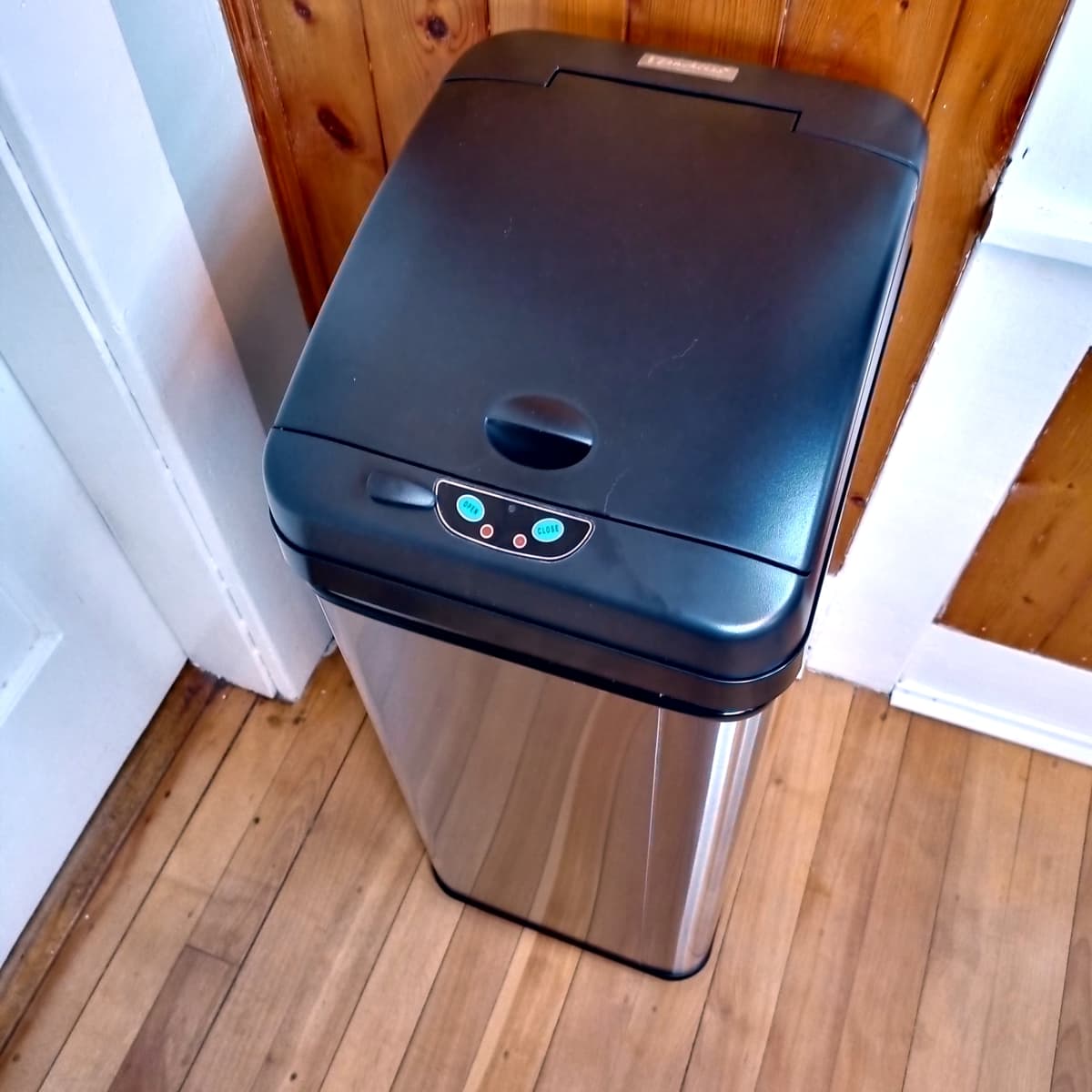 Review of the iTouchless 13-Gallon Sensor-Equipped Trash Can
