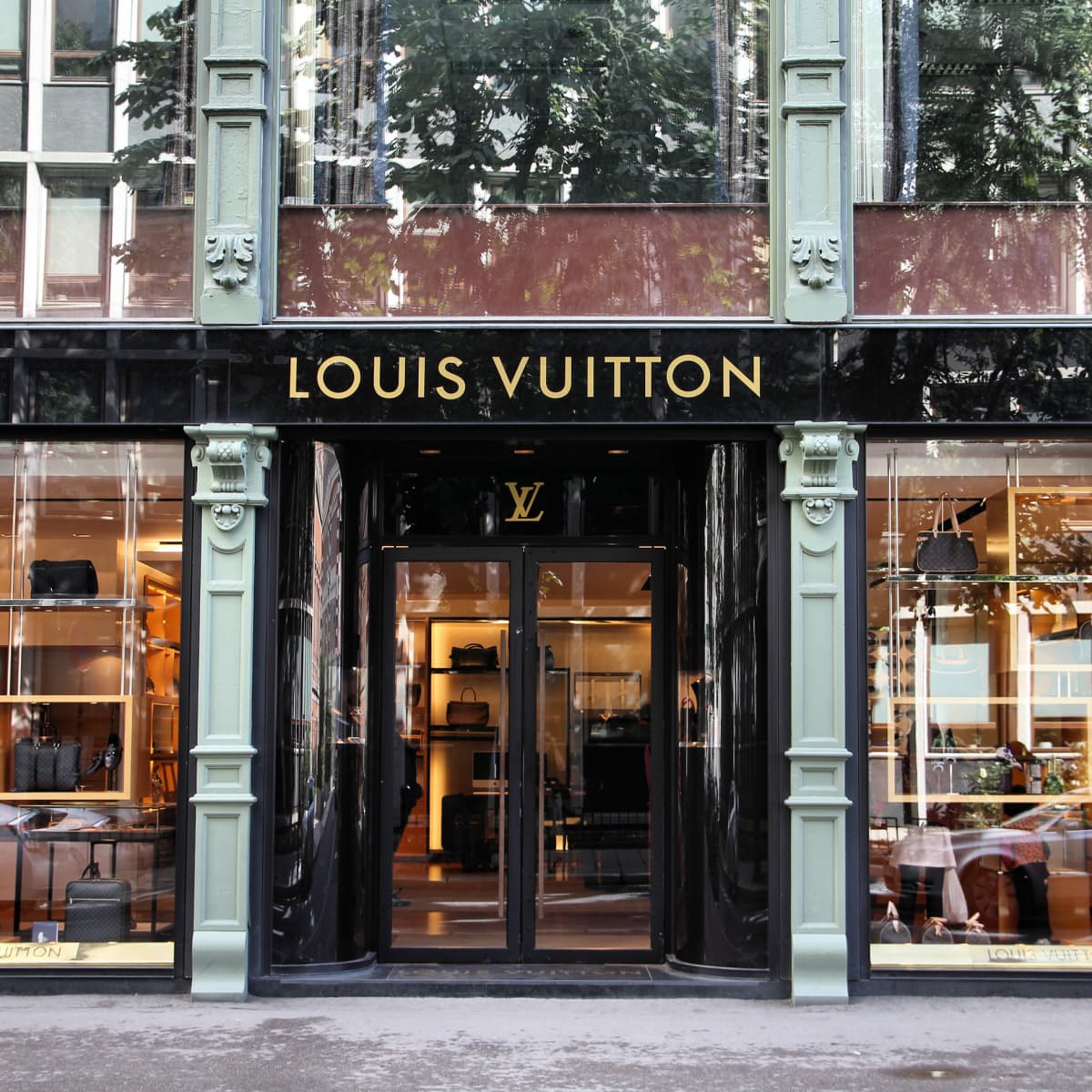 Louis Vuitton flagship store on Fifth Avenue Holiday 2022