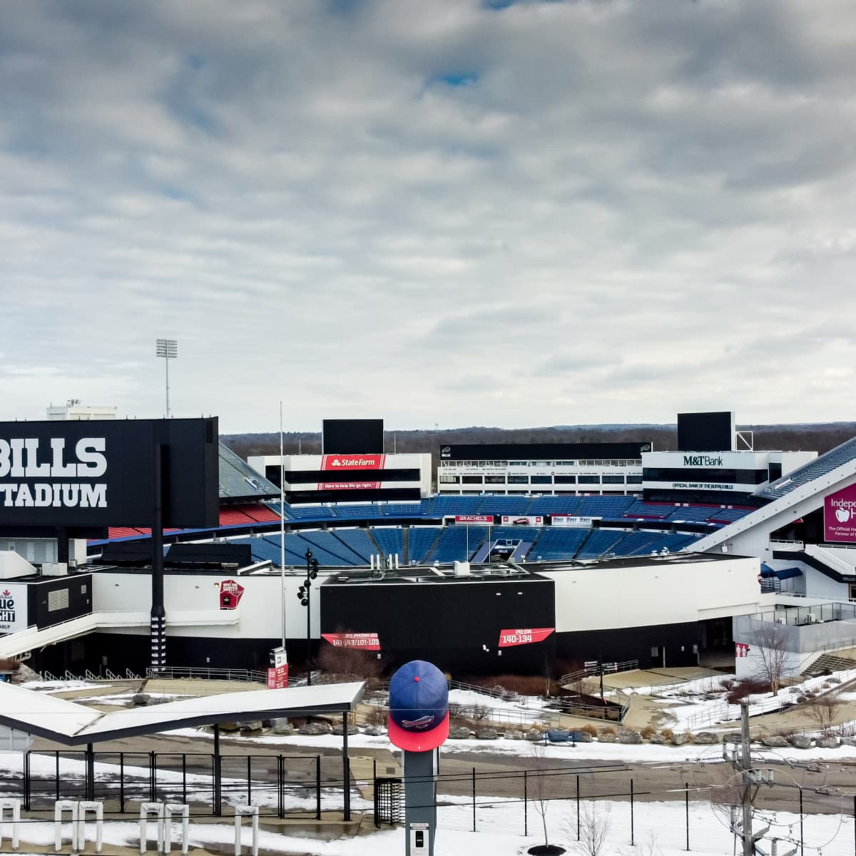 Officials to Bills fans: stop throwing snowballs