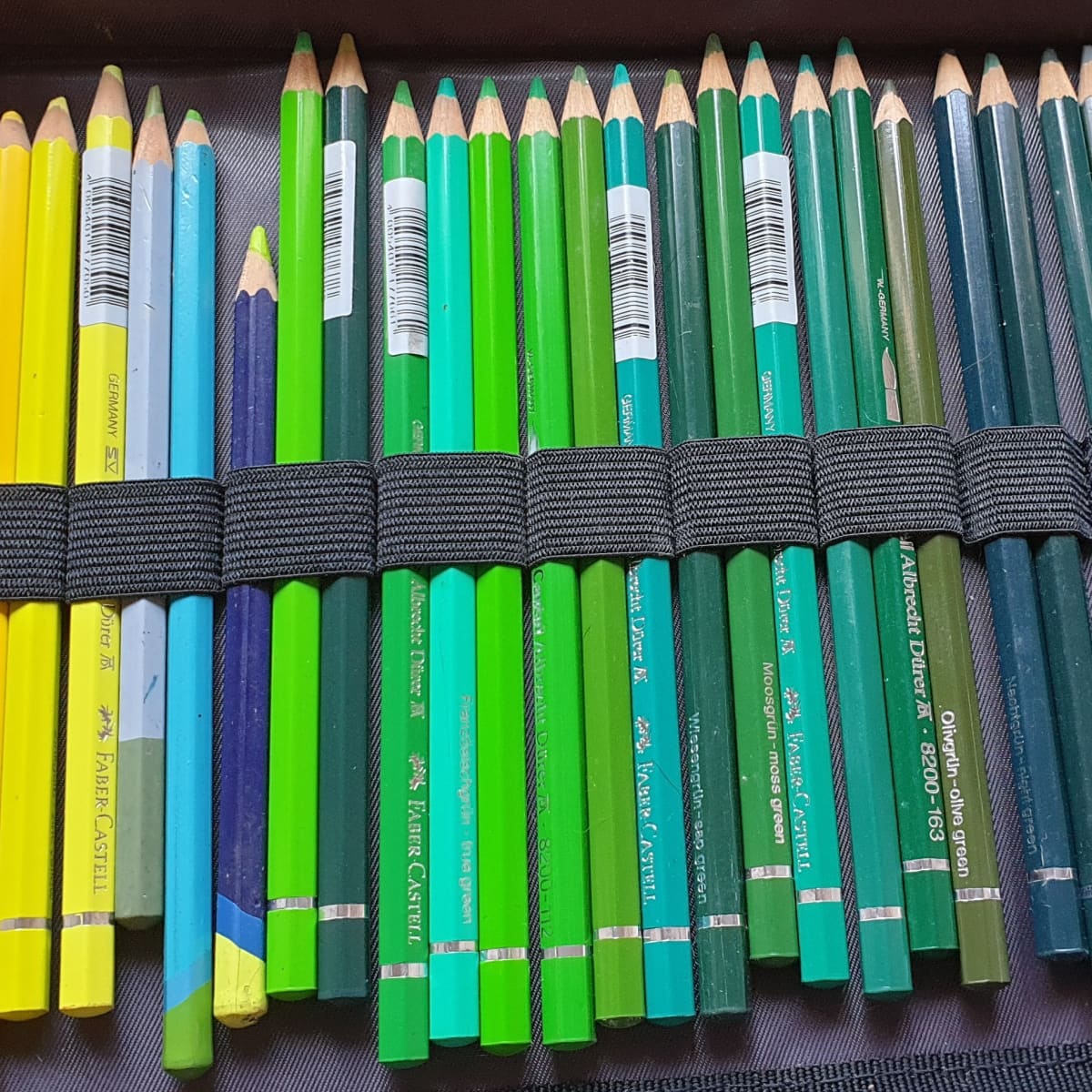 This green in my pack of coloring leads was just a pencil. : r