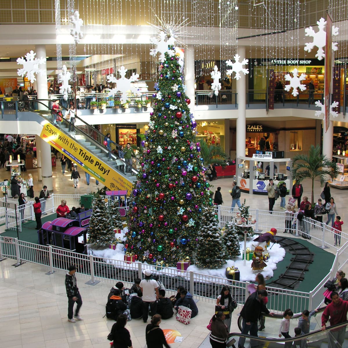 Memories at a Mall - HubPages