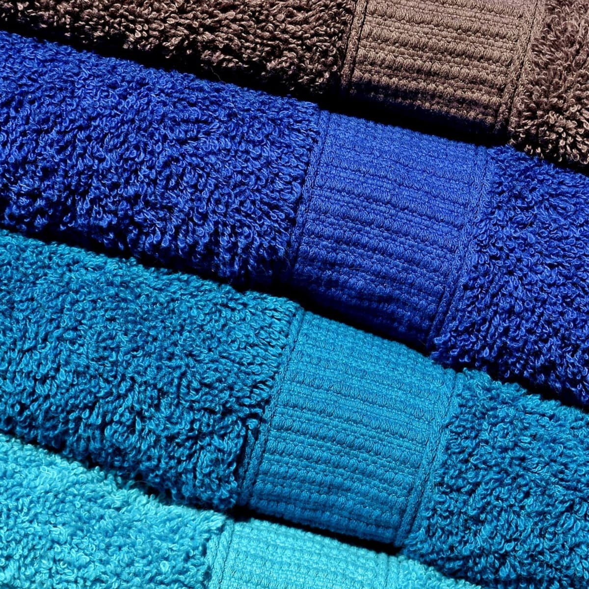 How Hotels Keep Towels White: Tips and Tricks - Creative Homemaking
