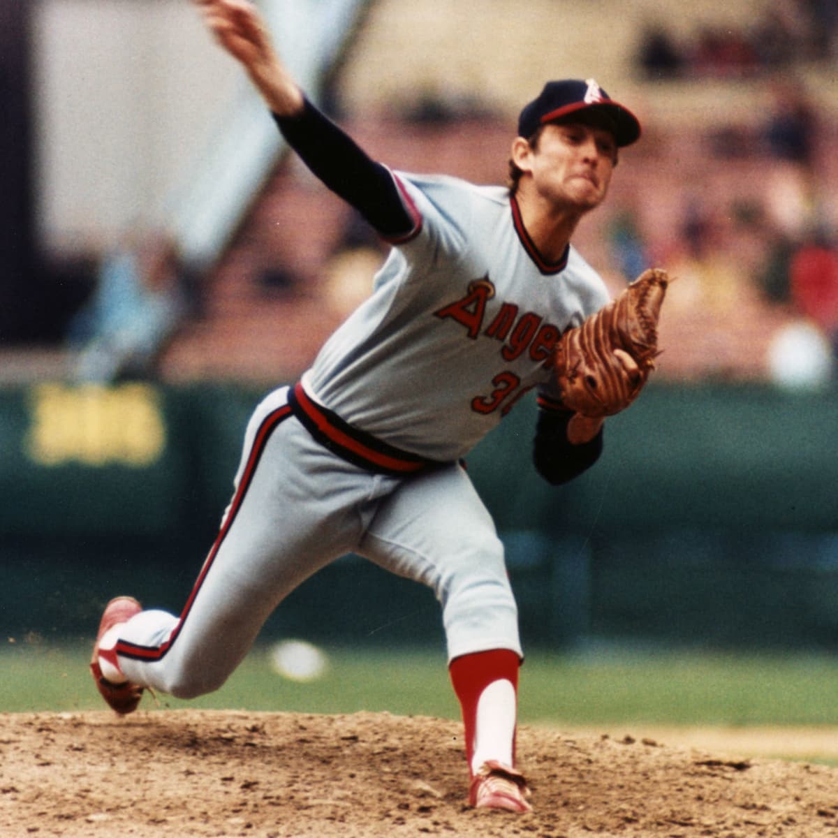 Nolan Ryan throws 7th no-hitter in 1991