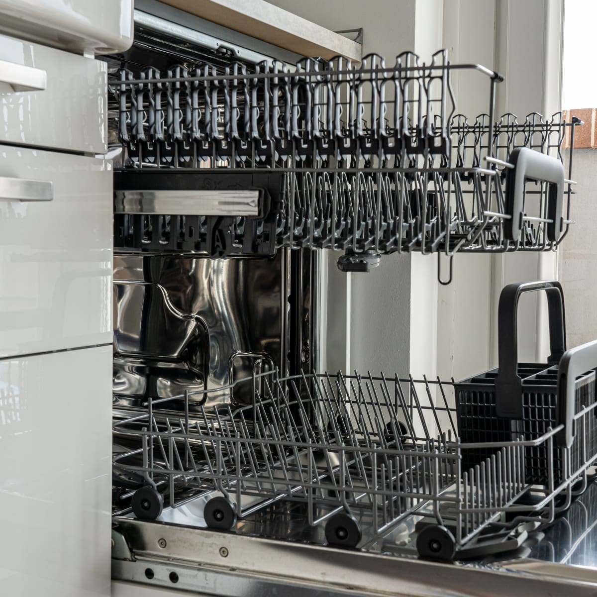 Pros and Cons of Single Versus Double-Drawer Dishwashers - Dengarden
