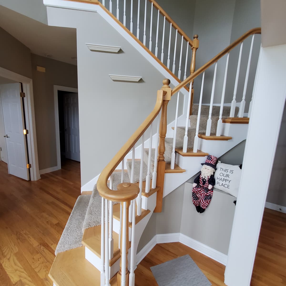 The Best Paint Colors For Staircase Railings And Spindles 