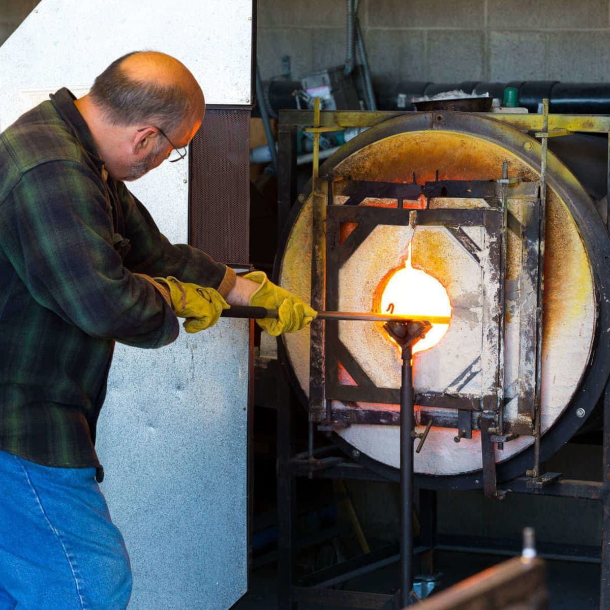 A History of Glassmaking and Blowing Throughout the Ages - FeltMagnet