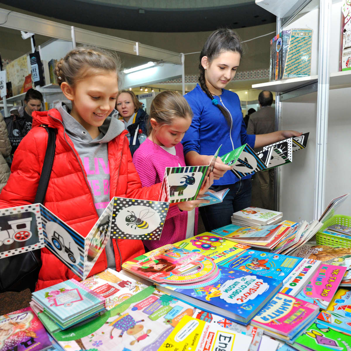 Scholastic Apologizes, Will Discontinue Optional Set of Diverse Titles at  Book Fairs