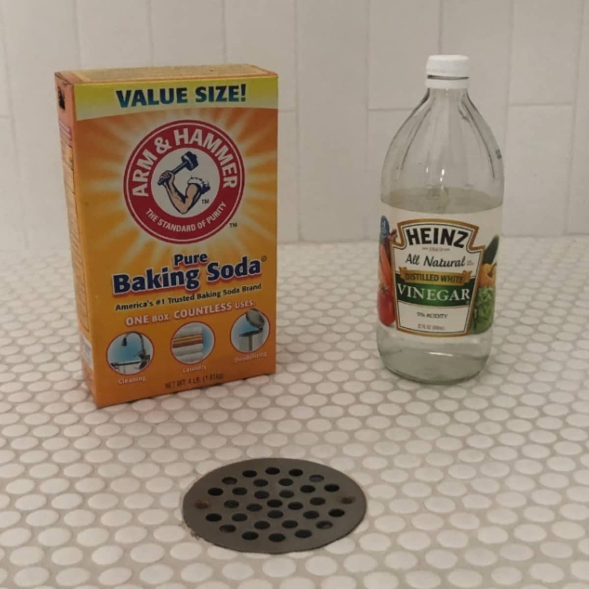 How to unclog a kitchen sink using baking soda and vinegar !! 