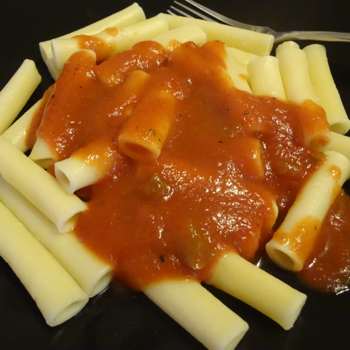 How To Make Pasta Sauce Without Onions And Garlic Delishably Food And Drink