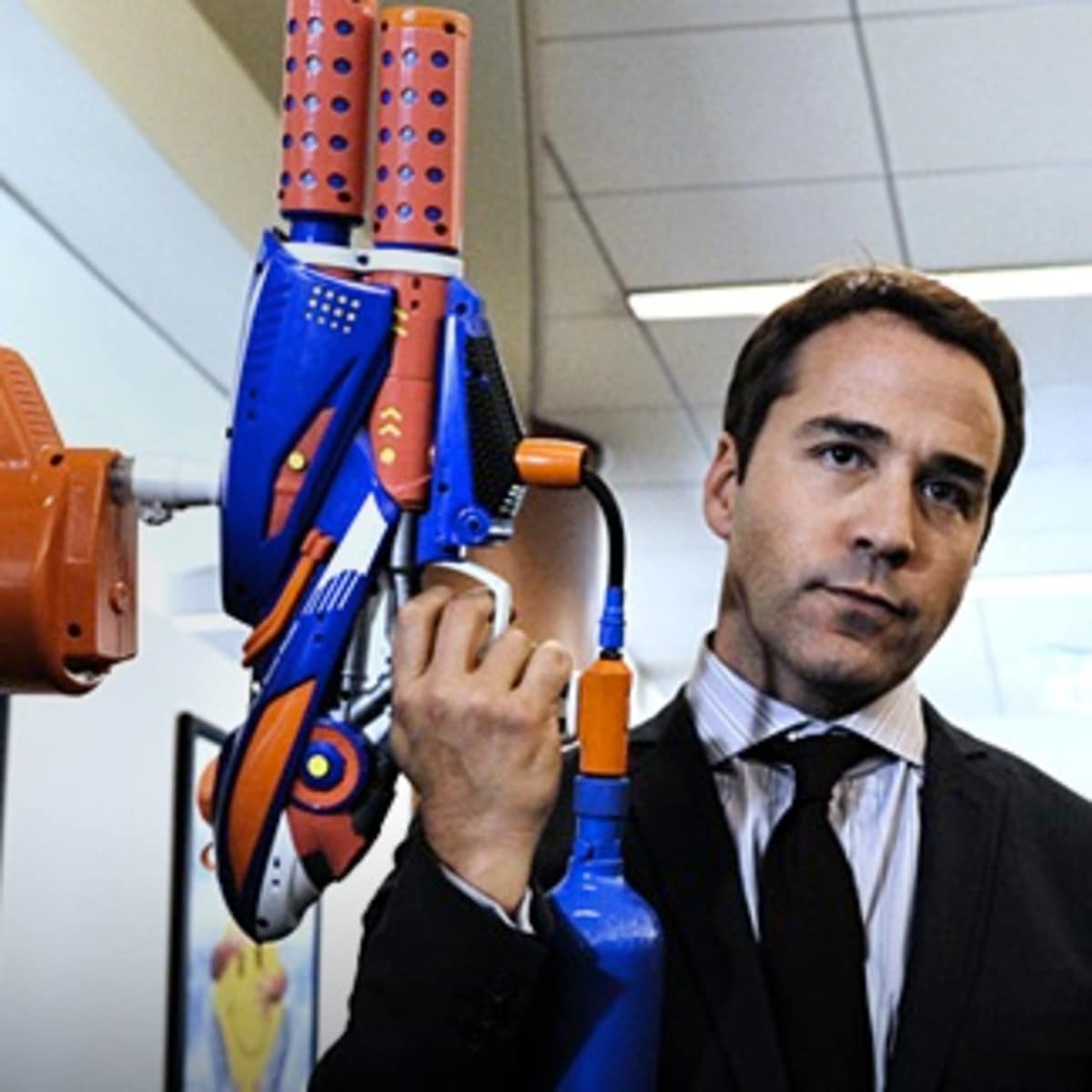 dress like ari gold What to Learn From Entourage: Why You Should be Like Ari Gold