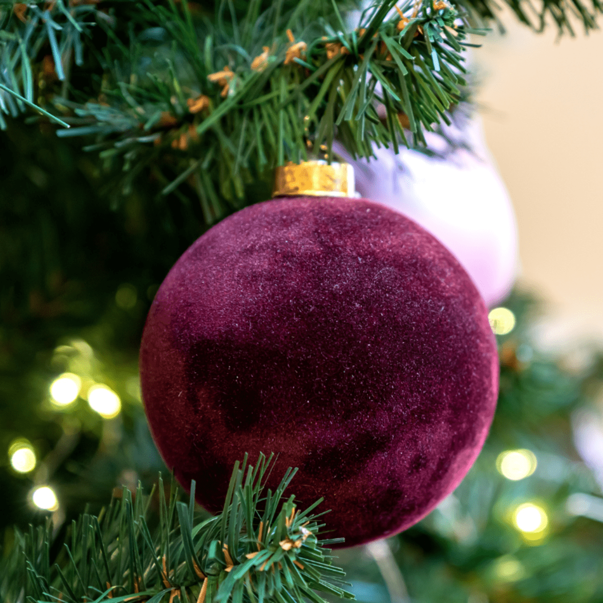 How To Make Beautiful Velvet Christmas Ornaments * Hip & Humble Style
