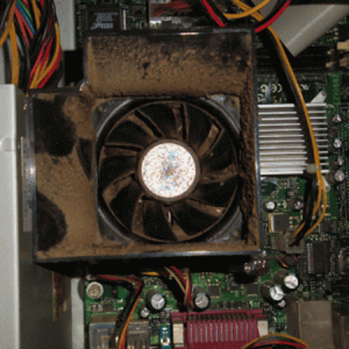 How Dust, Smoke (Cigarette), Affects Laptop and Desktop Computers