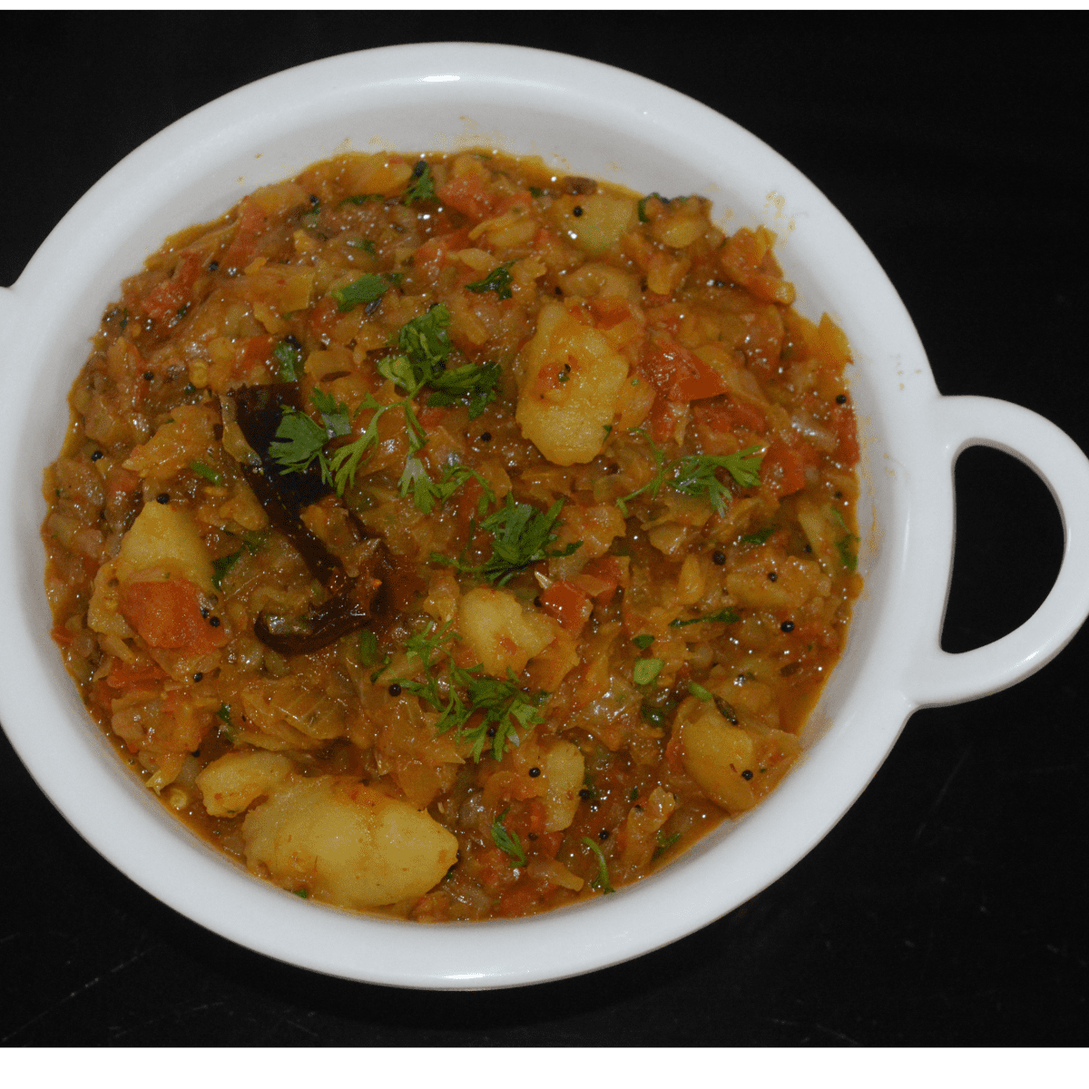 https://images.saymedia-content.com/.image/ar_1:1%2Cc_fill%2Ccs_srgb%2Cq_auto:eco%2Cw_1200/MTc5NTgxNTUxNjExODE1MDQ5/bengali-style-cabbage-and-potato-curry.png