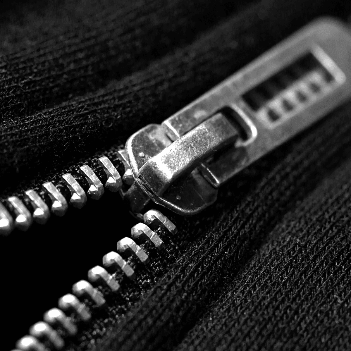 How to Put a Zipper Back on Track - Dengarden