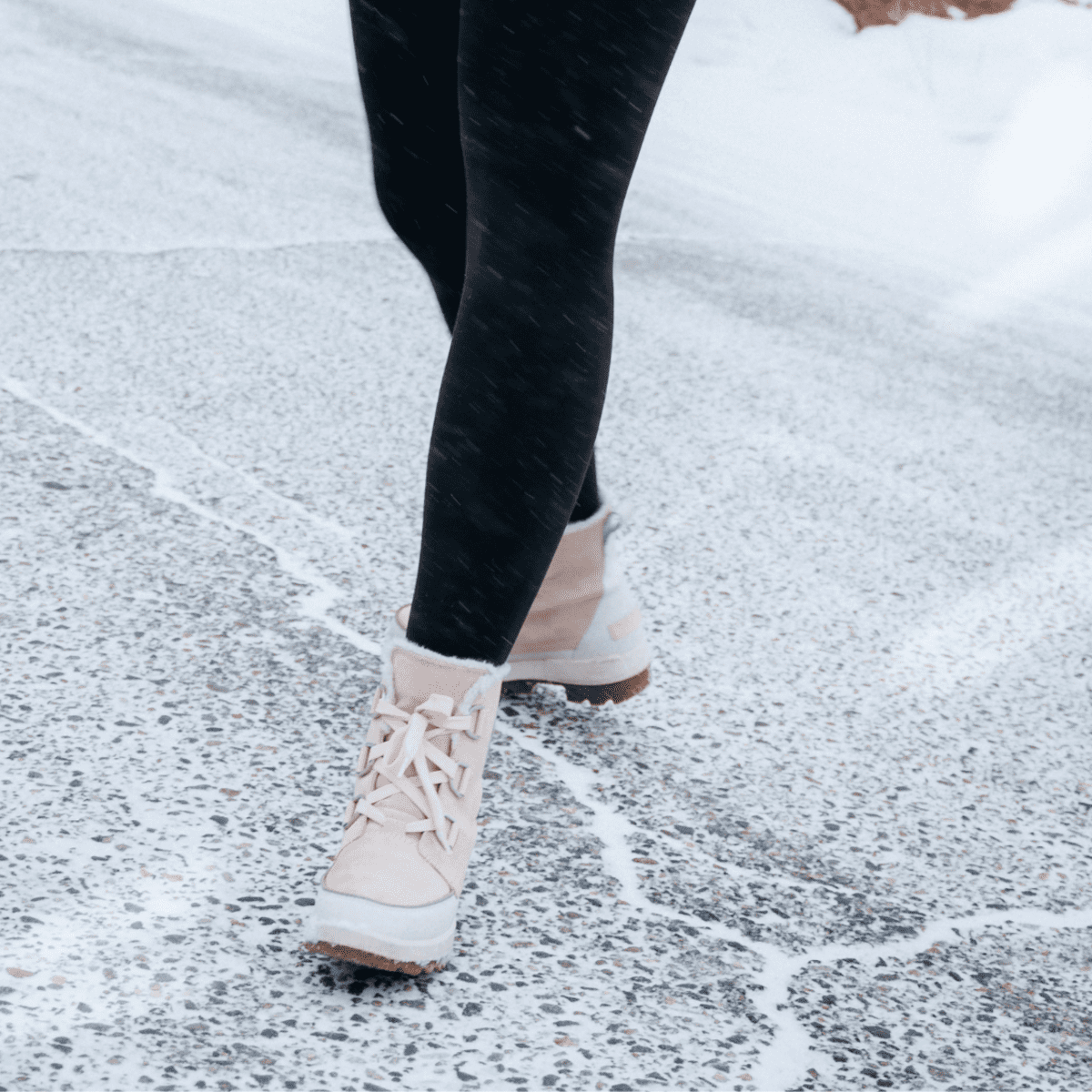 3 Ways to Wear Leggings - wikiHow