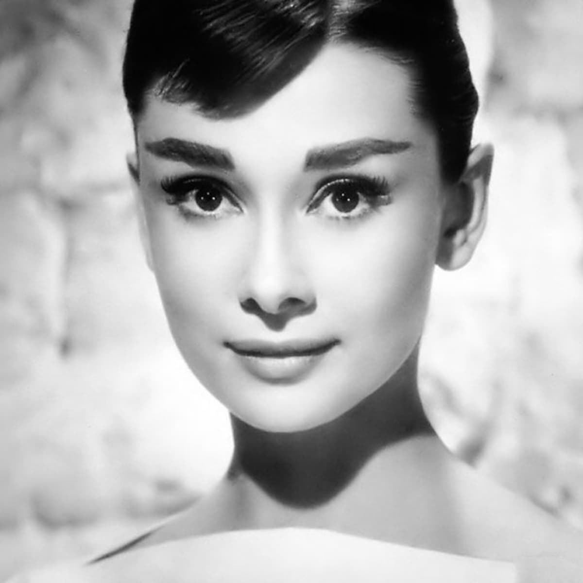 50 Things Girls Can Learn From Audrey Hepburn - Bellatory