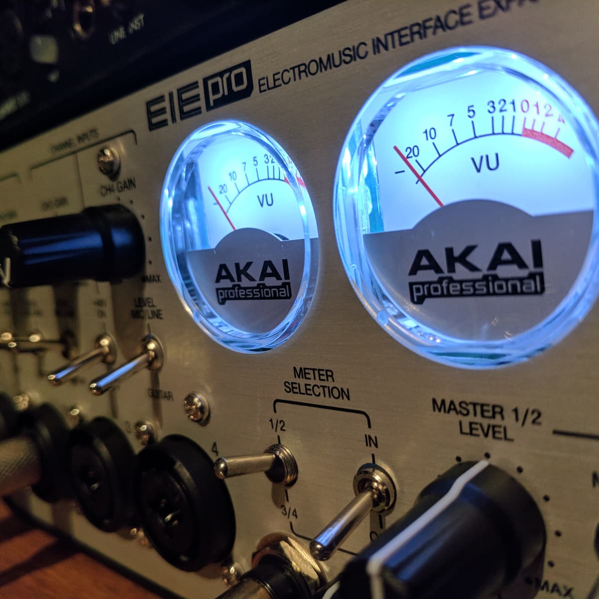 Akai EIE Pro Audio Interface Review - Spinditty