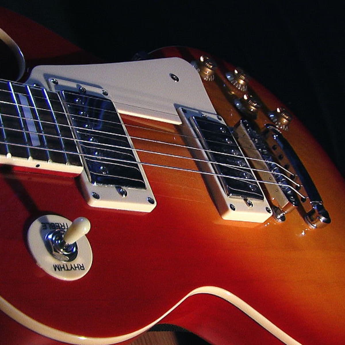 Epiphone Les Paul vs. Gibson Les Paul Guitar Review - Spinditty