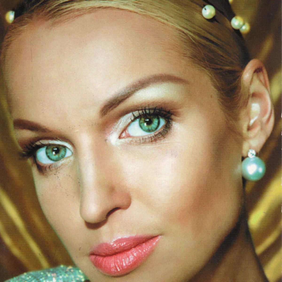 Yalangoch qoshnilarning porno fotosuratlari Ozi ozim uchib ketdi yalangoch