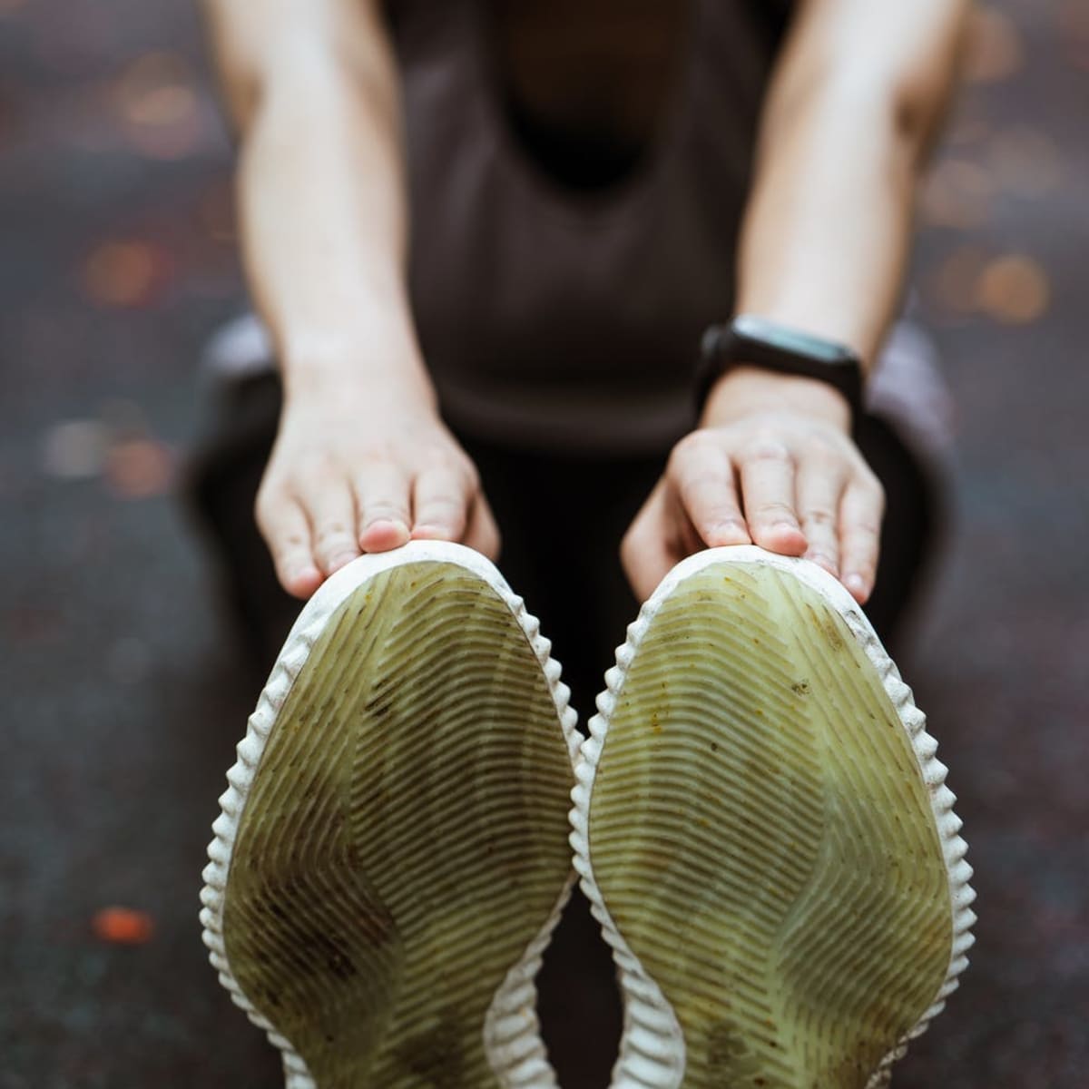 whiten yellowing shoes