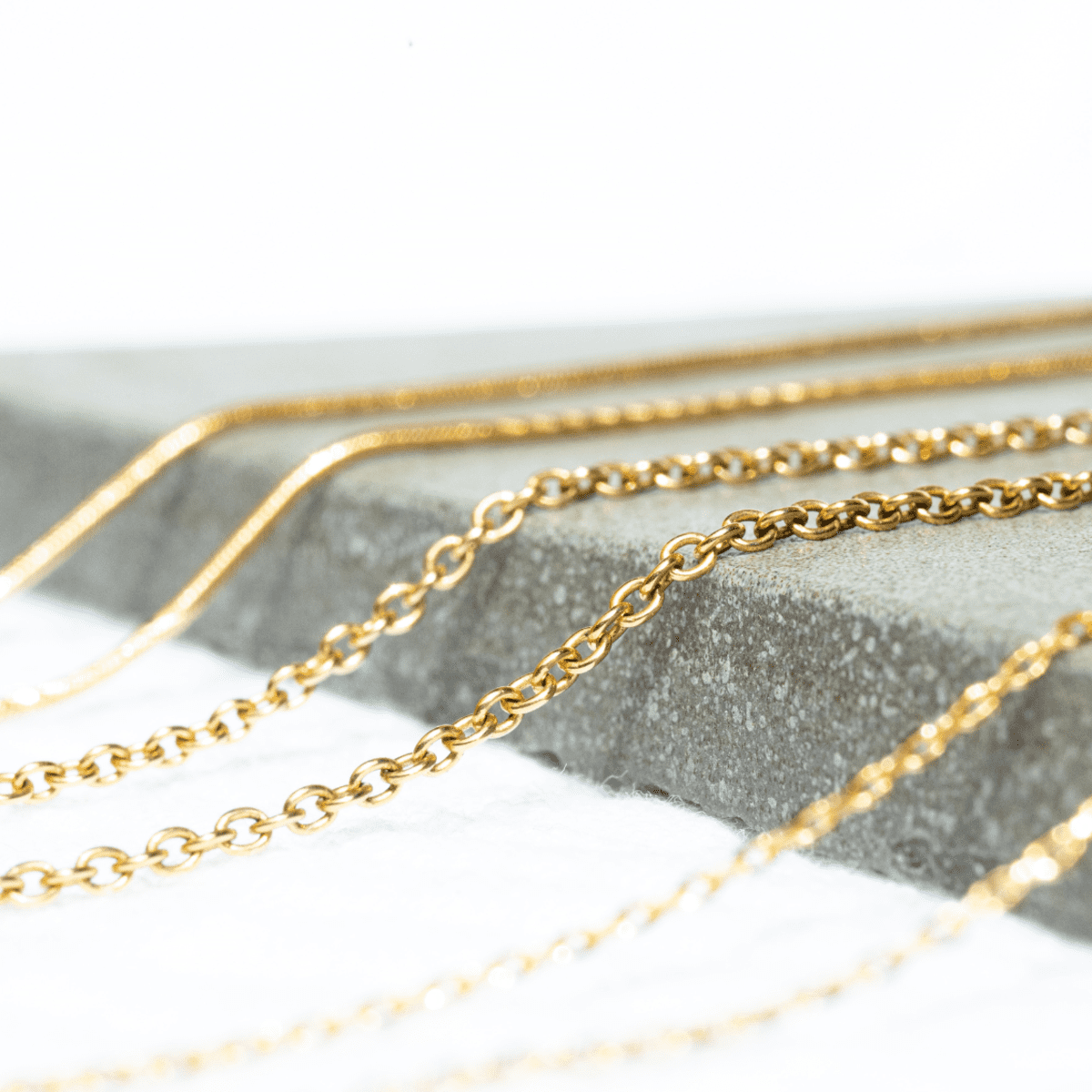 Neck clearance chain styles