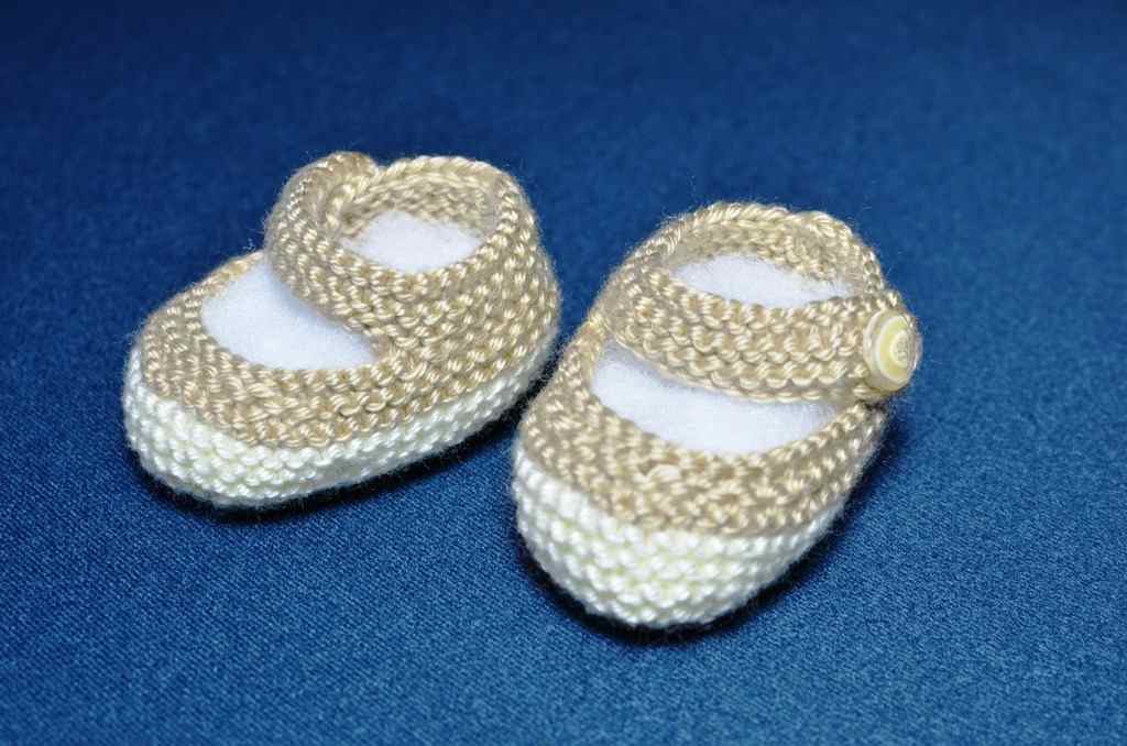 Basic Mary Jane Baby Booties Free Knitting Patterns (With Videos