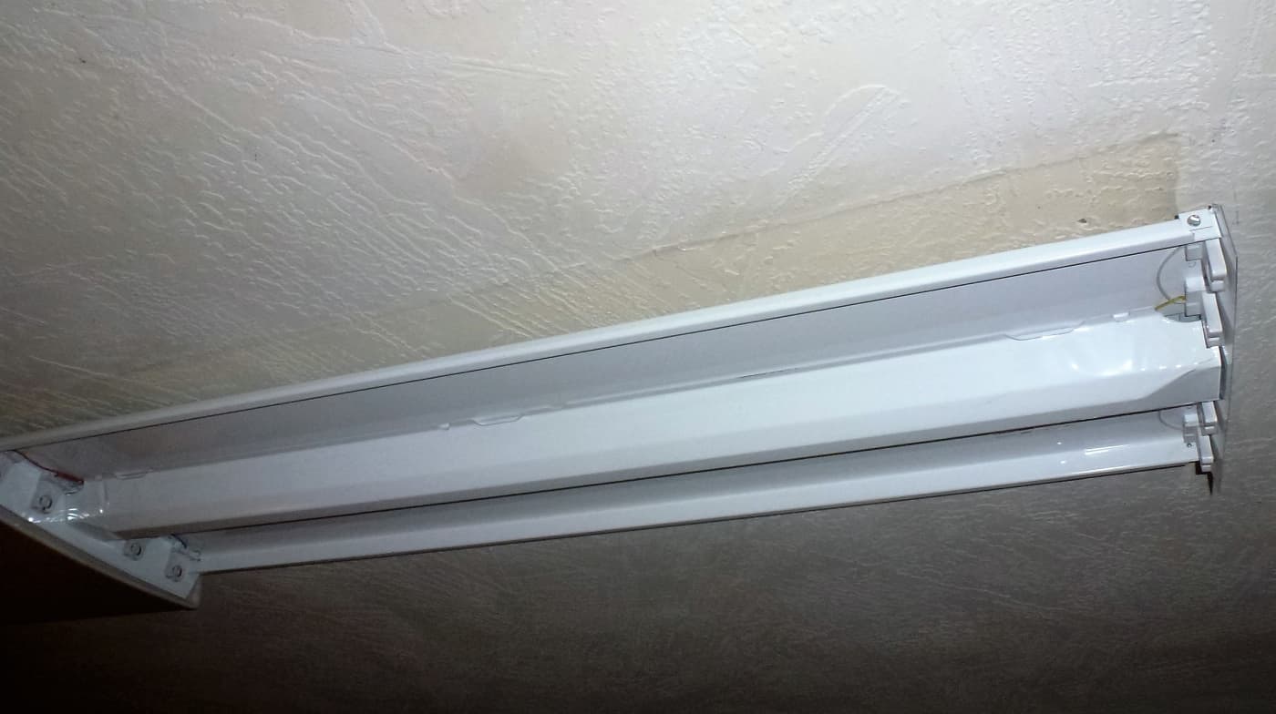 How To Replace Or Retrofit Fluorescent Tubes With T8 Led Tube Lights ...