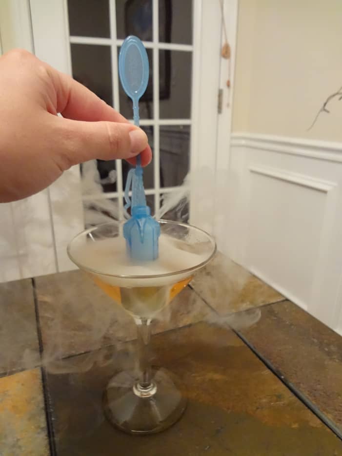 Using Dry Ice in Drinks to Make Smoking, Bubbling Libations Delishably