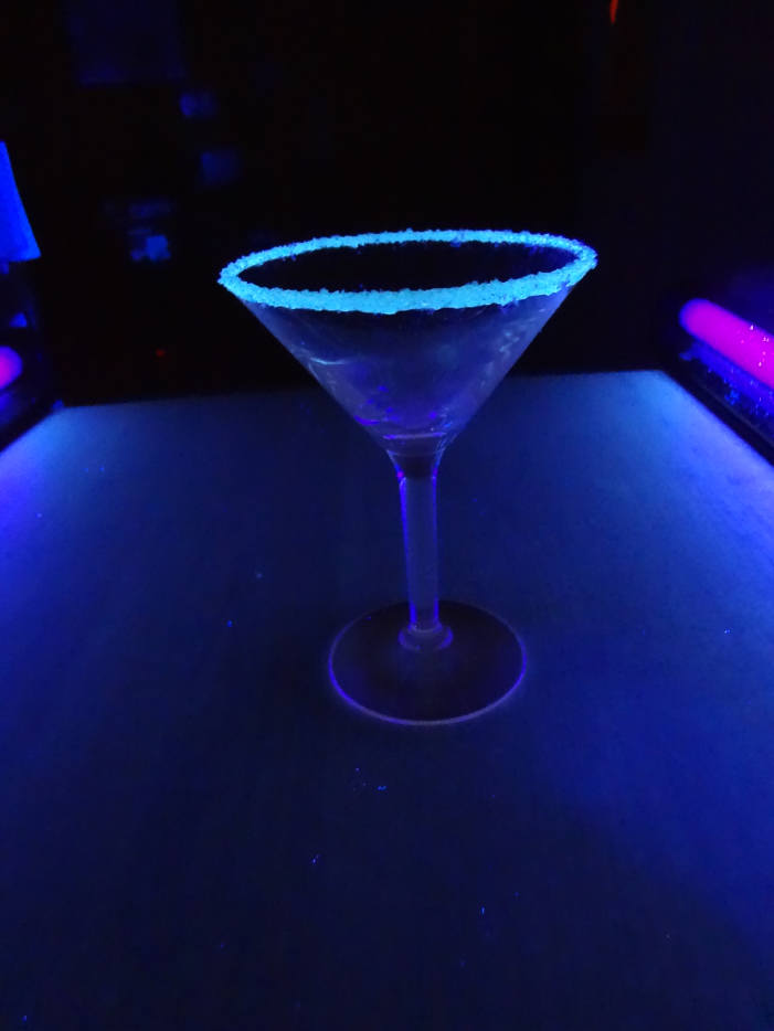 How to Make Drinks That Glow in the Dark - Delishably