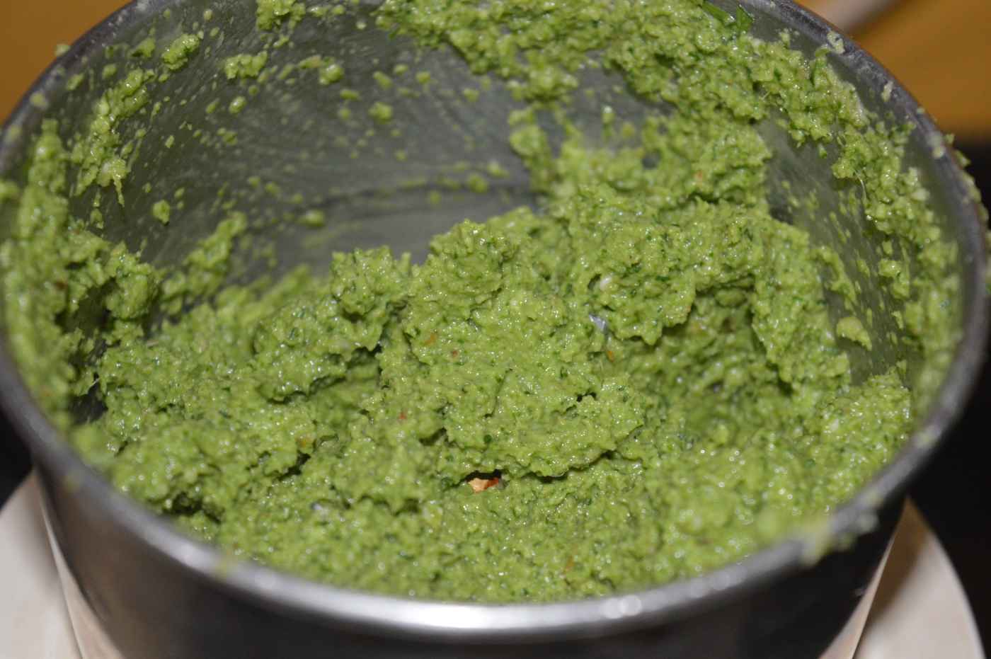 How to Make a Green Coriander Chutney Sandwich Delishably