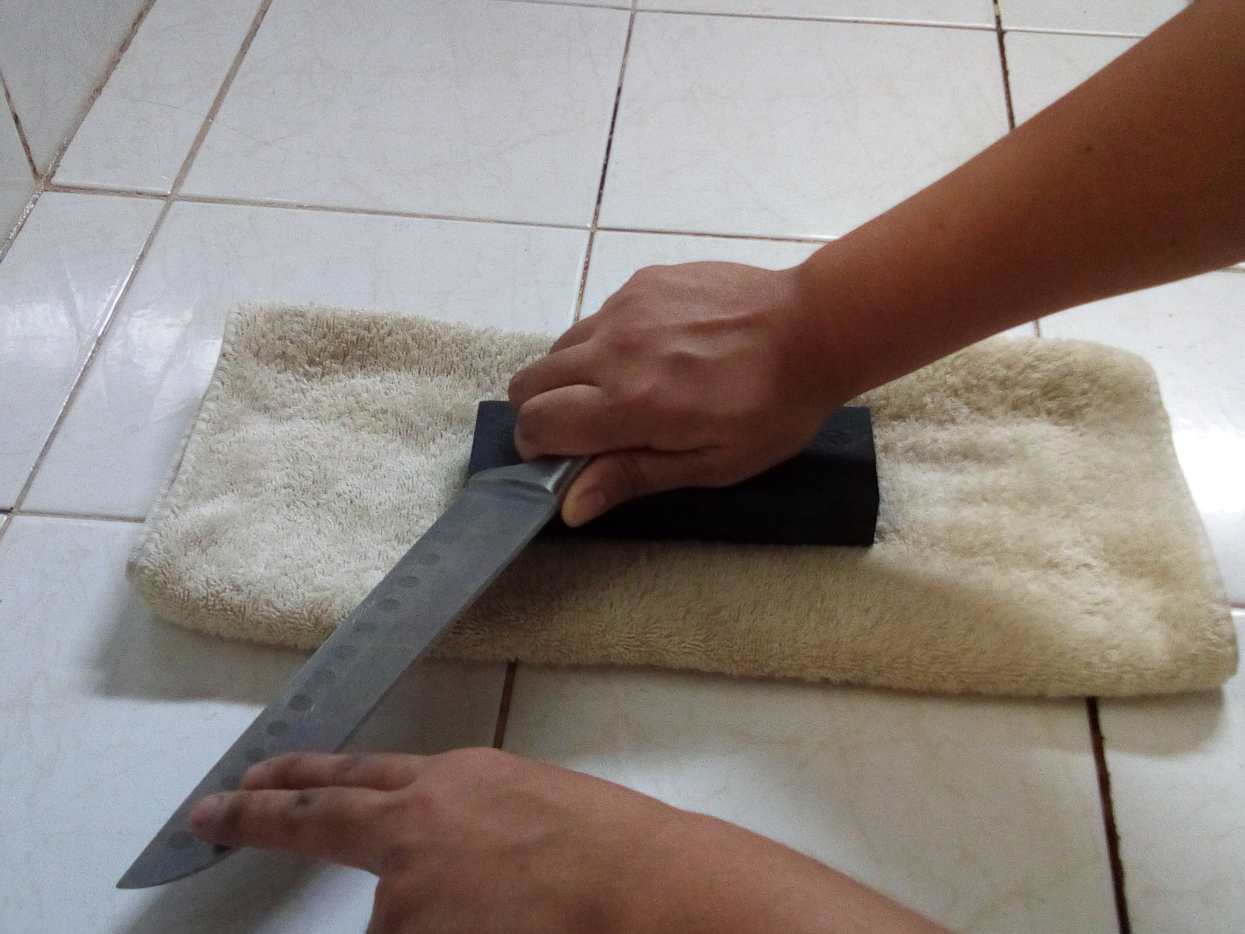 How to Sharpen a Knife With a Stone Delishably