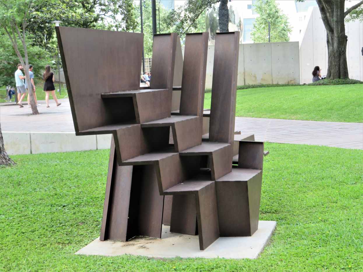 View the Amazing Cullen Sculpture Garden in Houston in Photos