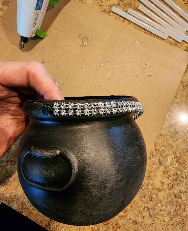 How to Make a Spooky "Mini Cauldron" for Halloween Holidappy