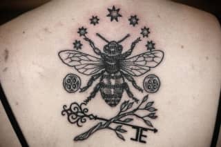 Biene-Tattoos-und-Bedeutungen-Biene-Tattoo-Designs-und-Ideen-Biene-Tattoo-bilder