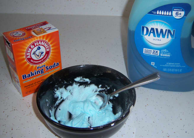 Not that I'd eat it, but the paste reminds me a bit of blue whipped cream. In reality, it has a thicker consistancy.