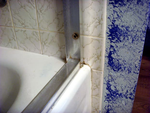 To Install A Bathtub Tub Shower Door, How Do You Install A Sliding Shower Door On Bathtub
