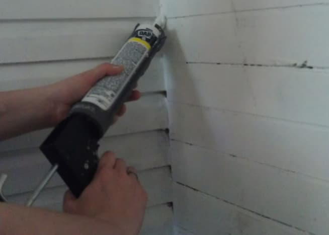 It is important to apply caulk in corners while sealing a home.