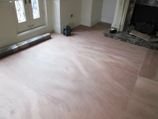 Preparation of the area for the installation of parquet - laying down ply wood