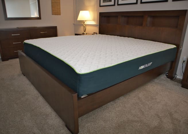 The fully expanded bed is very pleasing to the eye. It's thick and the outer cover appears to be high quality.