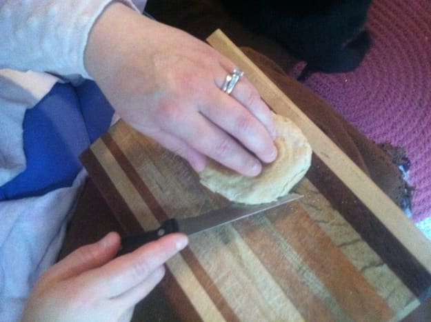 The correct way to cut a bagel or muffin.