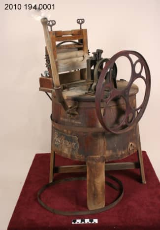 This wringer washer was made by Rullman Bros. Manufacturing Company of St. Joseph, Missouri.