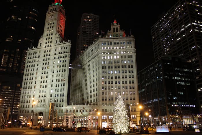 Like with the previous few hotspots I took this picture practically standing at the same spot on a night in December 2015. Still it's hard to screw up a night shot of the Wrigley Building.  