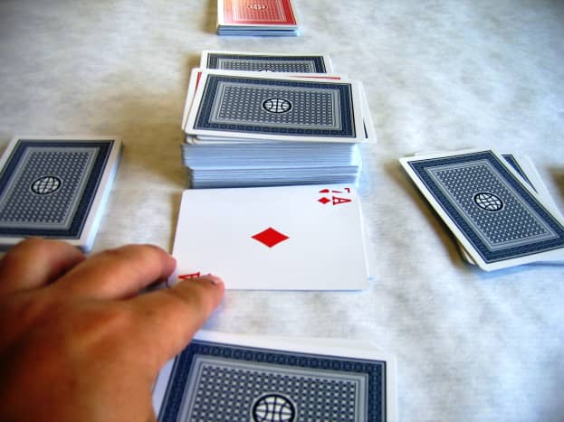 how to play canasta