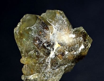 Even in its raw state, chrysoberyl is beautiful.