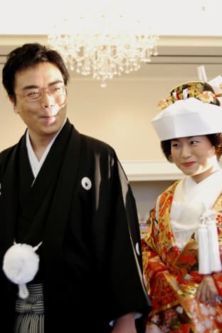 A bride wearing the irouchikake kimono for her reception.