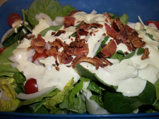 Romaine and spinach salad with bacon and ranch dressing
